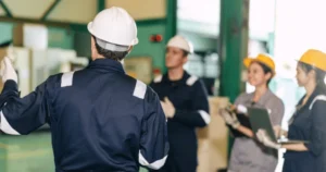 Equipo de ingenieros trabajando